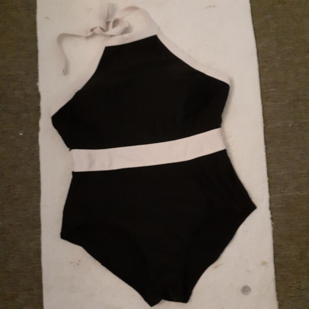 Terra & Sky, Size 0X, Black & White